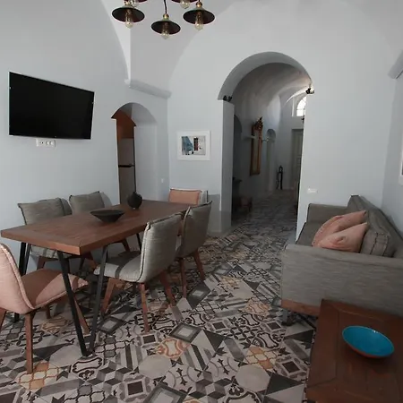 Antique Mansion Oia (Santorini)